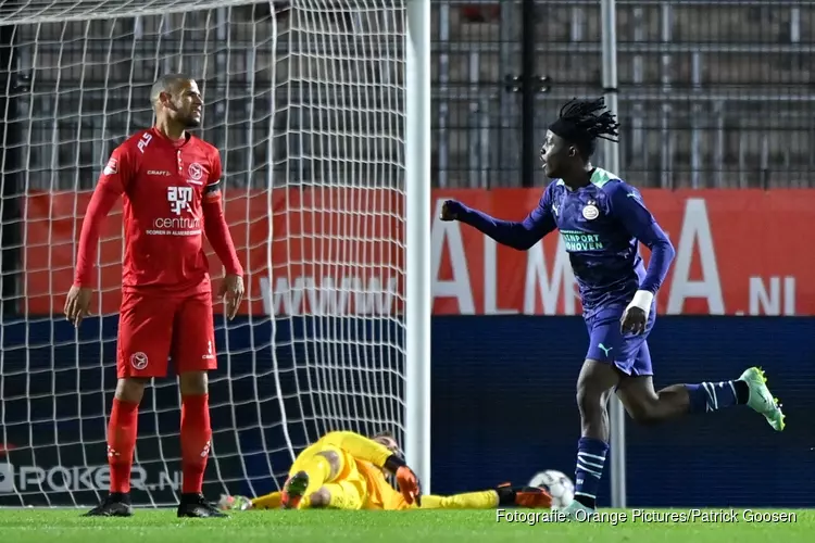 Gifbeker moet helemaal leeg in Almere, Jong PSV met 3-5 te sterk