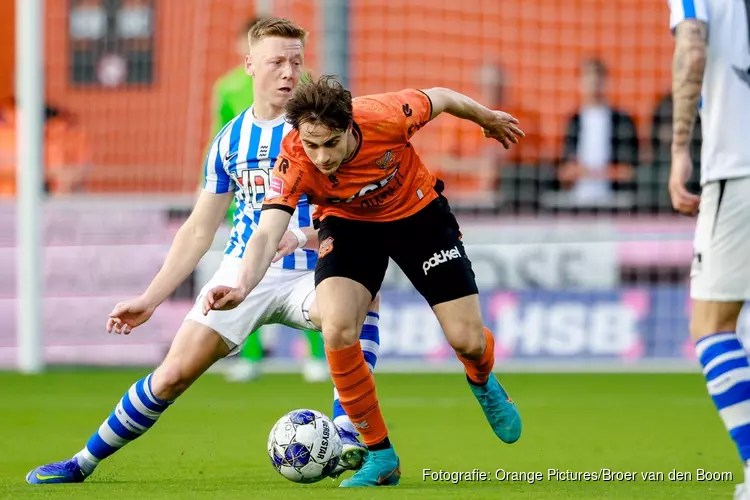 Promovendus FC Volendam op het nippertje naast FC Eindhoven in laatste duel