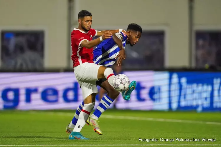 Jong AZ raakt ongeslagen status kwijt bij FC Eindhoven dat nog wel de volle buit heeft