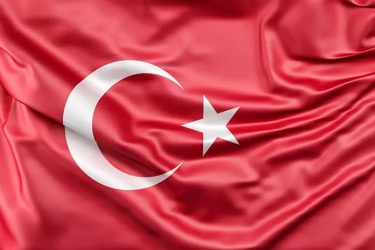 Vlag halfstok na aardbevingen in Turkije en Syrië