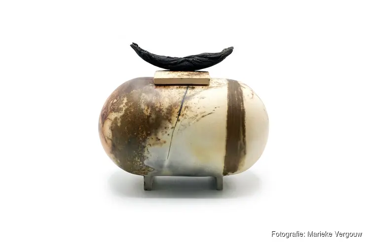 Dankzij Saggar stooktechniek nieuwe urnen met een warme en natuurlijke uitstraling
